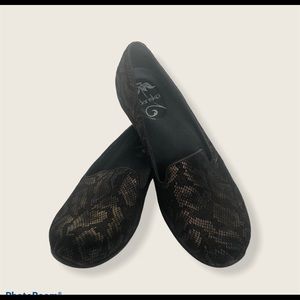 Dansko Olivia flats. Copper and black reptile S 38